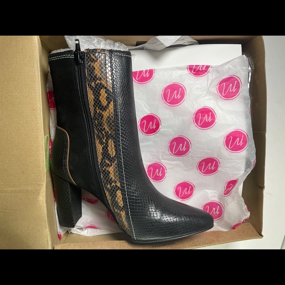 Cobra booties by matisse